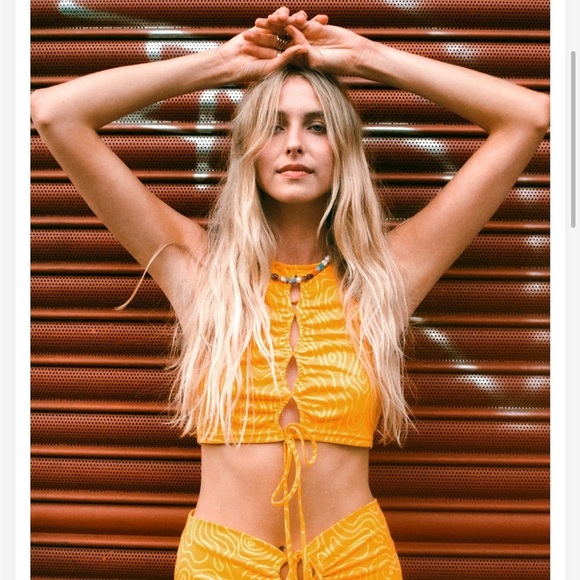 Zara large jacquard halter keyhole top. - Picture 2 of 13